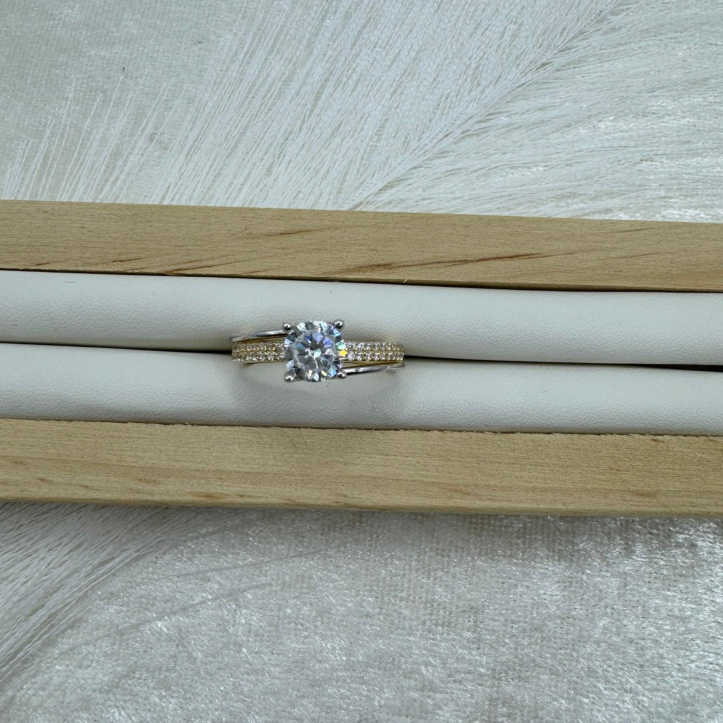 Anello solitario bicolor zirconi e oro