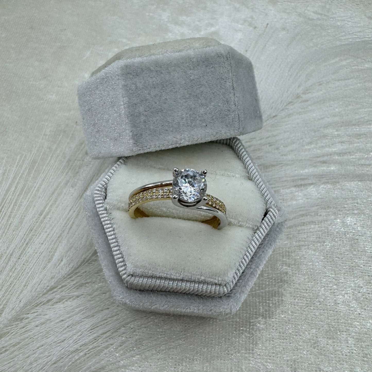 Anello solitario bicolor zirconi e oro