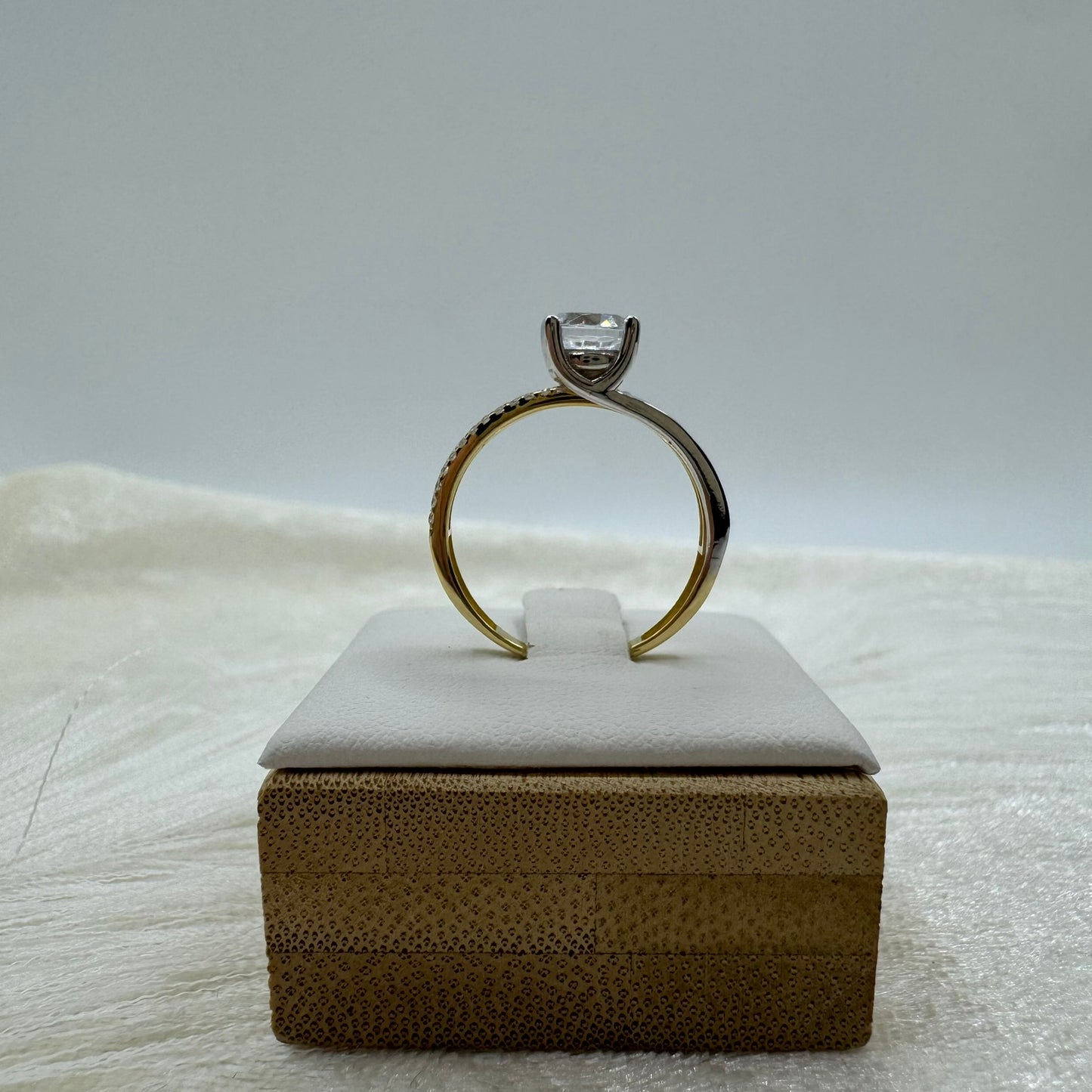 Anello solitario bicolor zirconi e oro