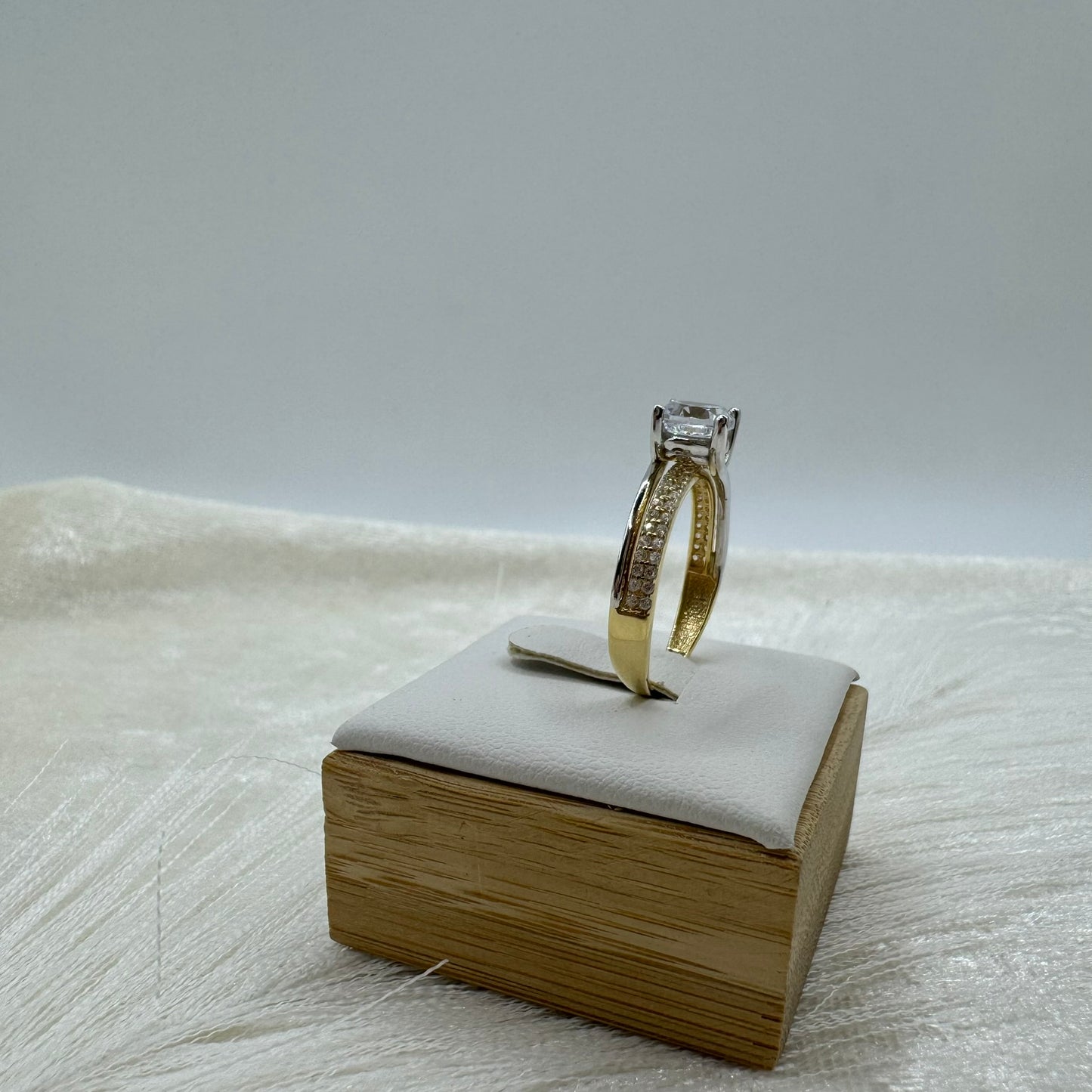 Anello solitario bicolor zirconi e oro