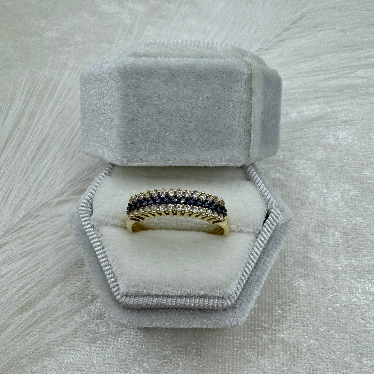 Anello fascia zirconata oro
