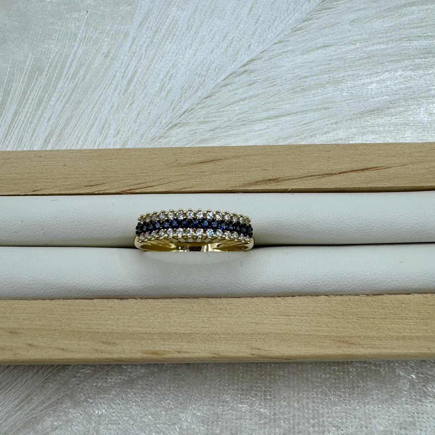 Anello fascia zirconata oro