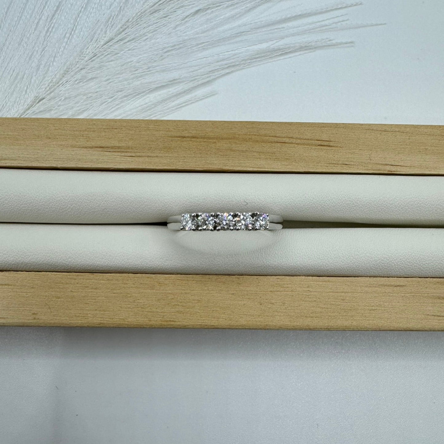 Anello semi veretta E-F/ IF-VVS oro e diamanti