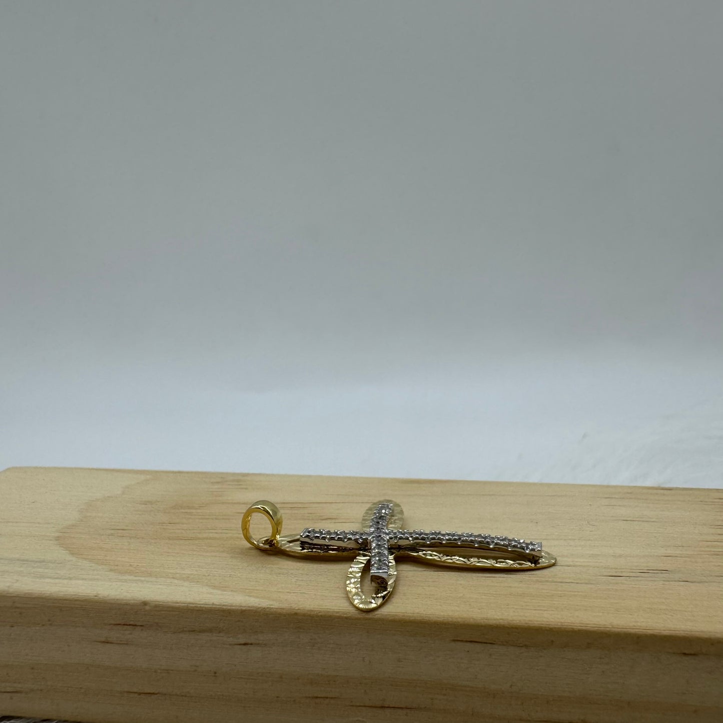 Pendente croce esile zirconi e oro
