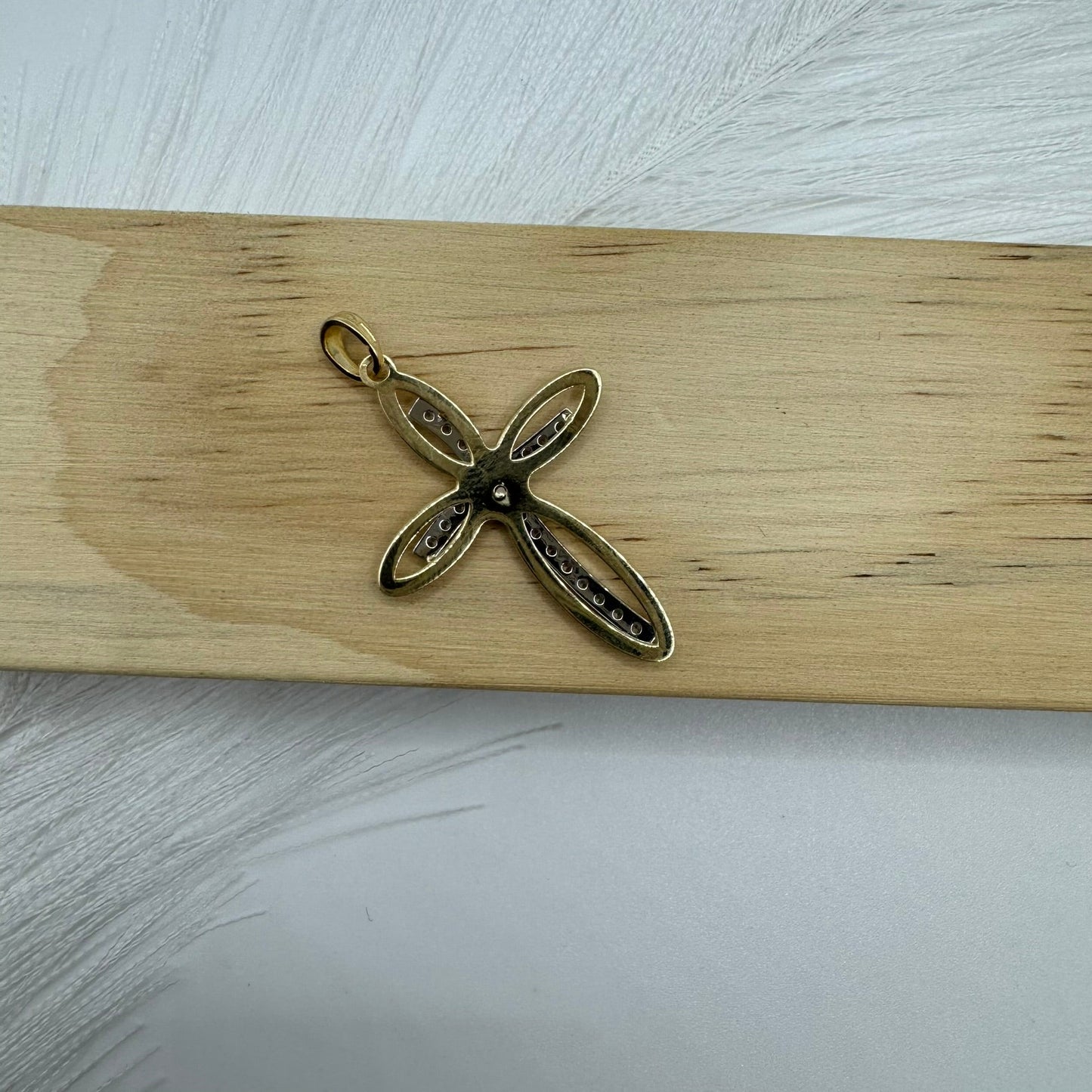 Pendente croce esile zirconi e oro