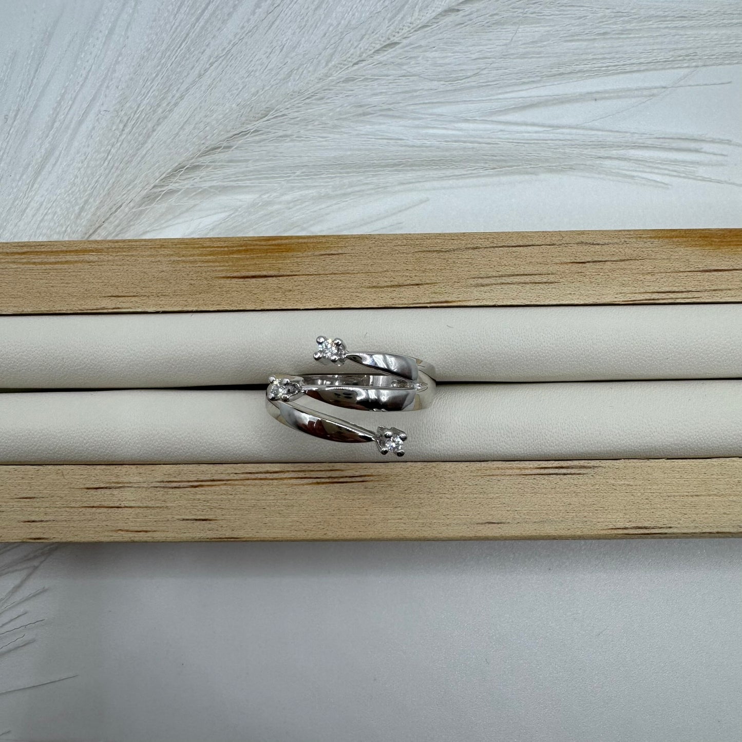 Anello trilogy verticale E-F/ IF-VVS oro e diamanti