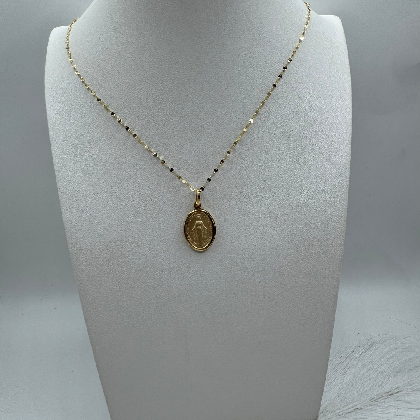 Collana con madonna miracolosa oro