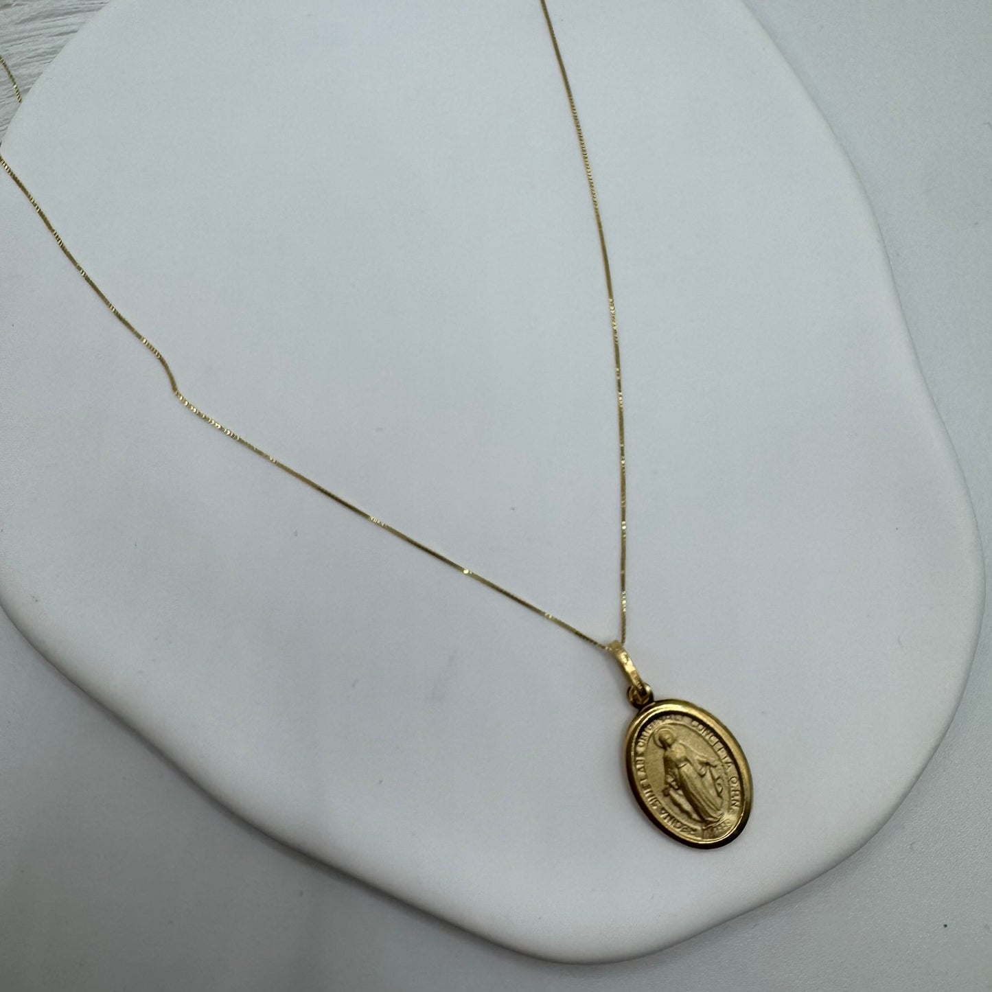 Collana con madonna miracolosa oro