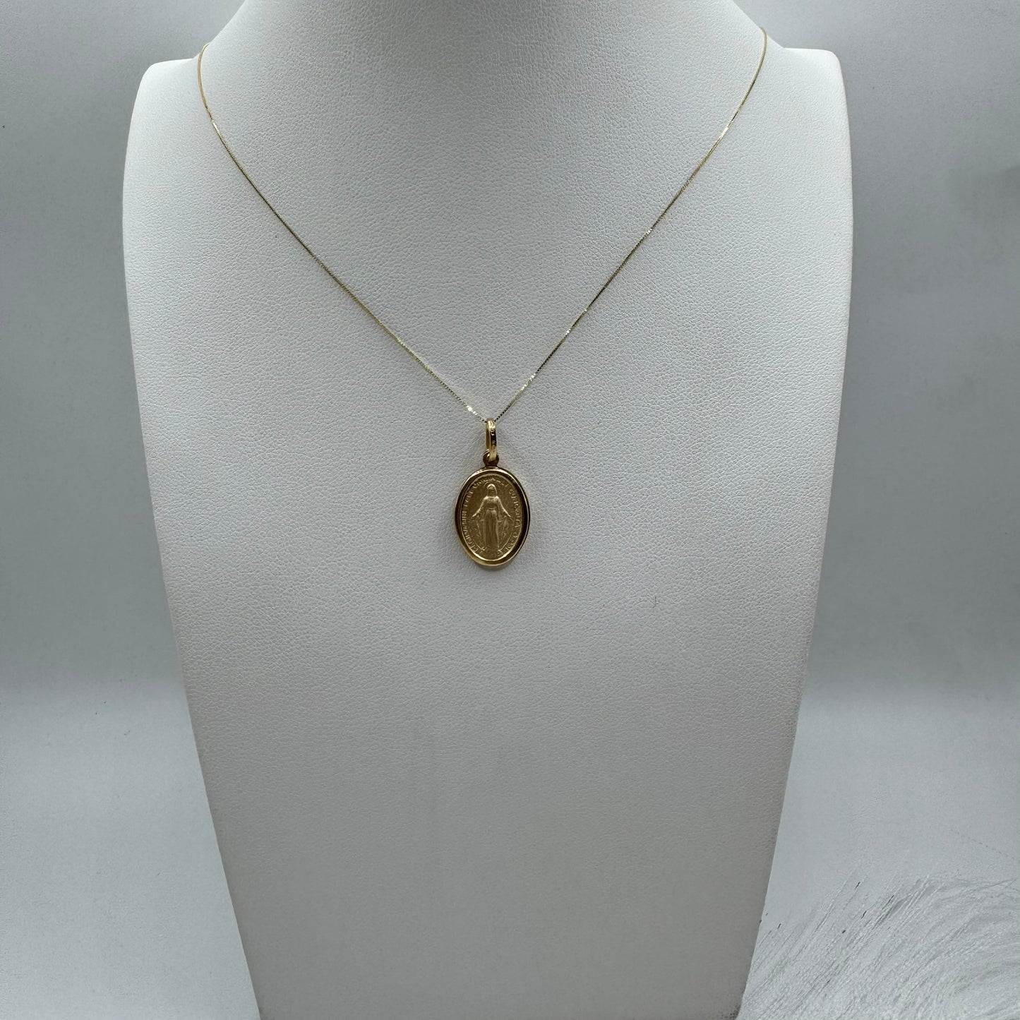Collana con madonna miracolosa oro