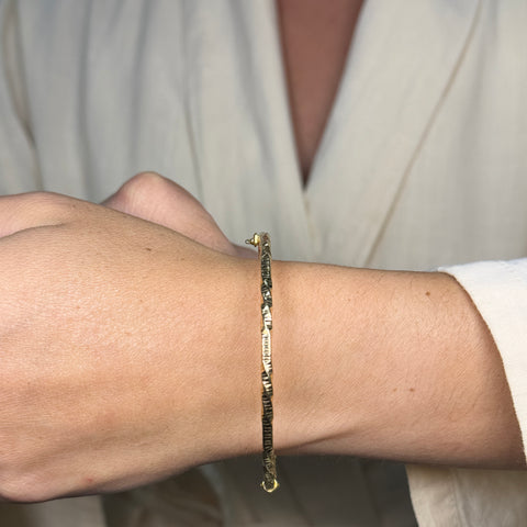 Bracciale rigido torchon martellato oro