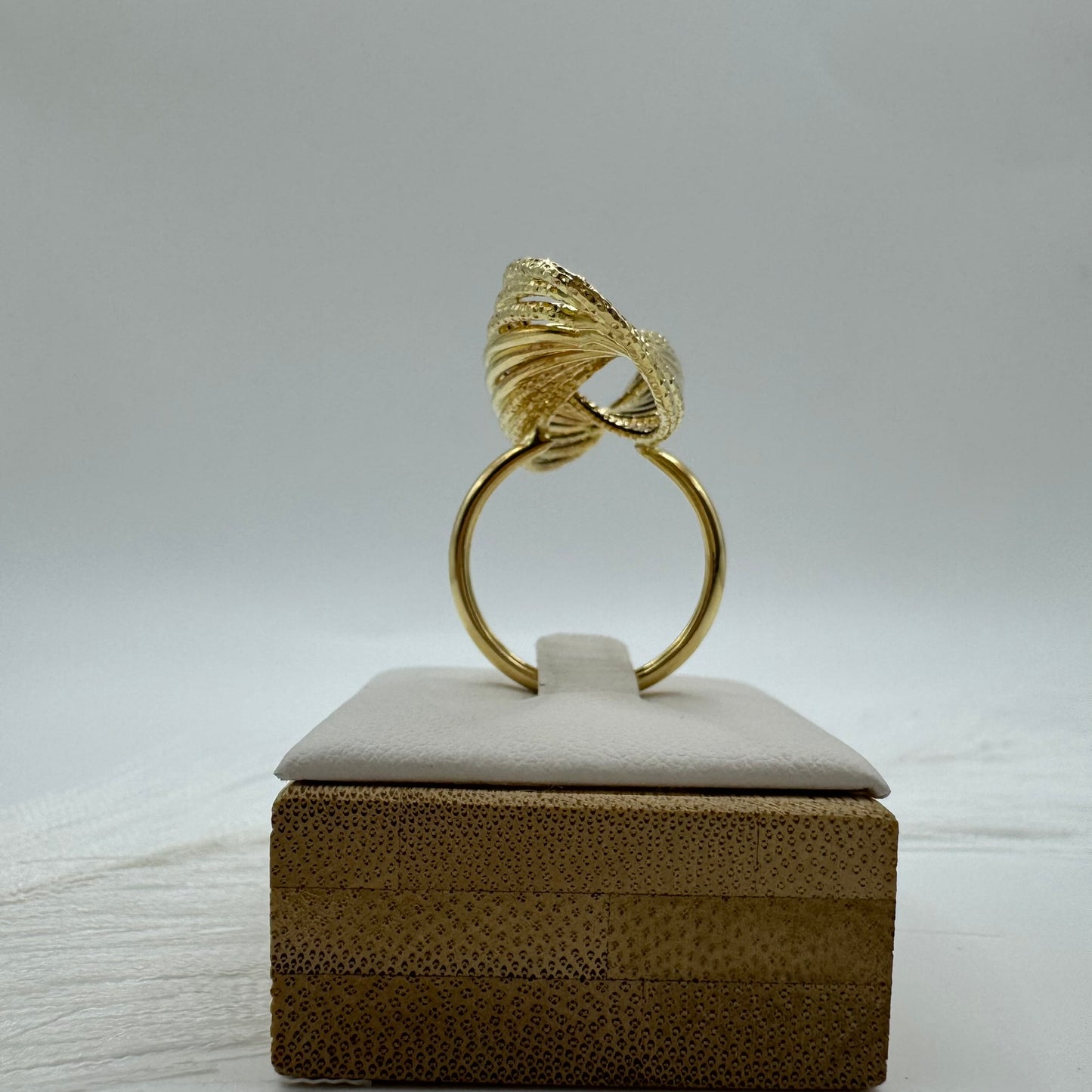 Anello nodo filamenti oro