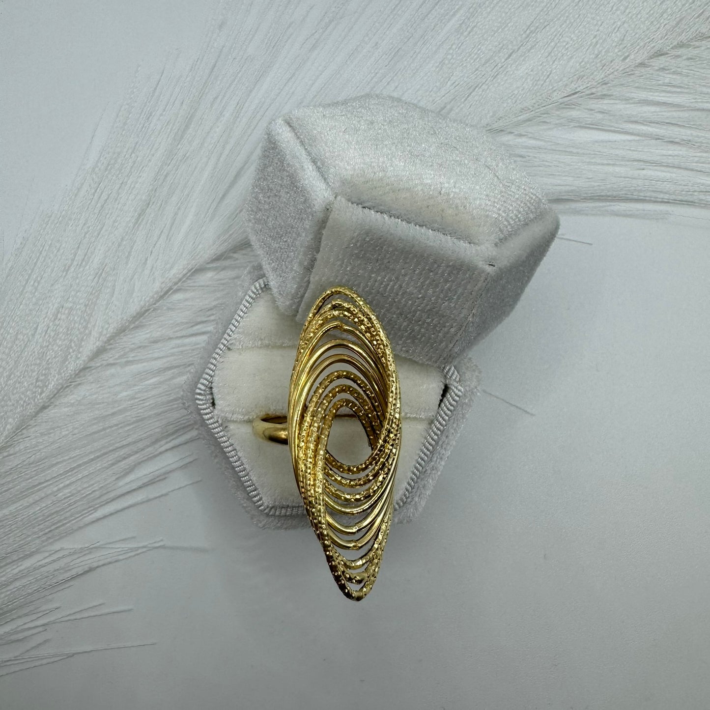 Anello nodo filamenti oro