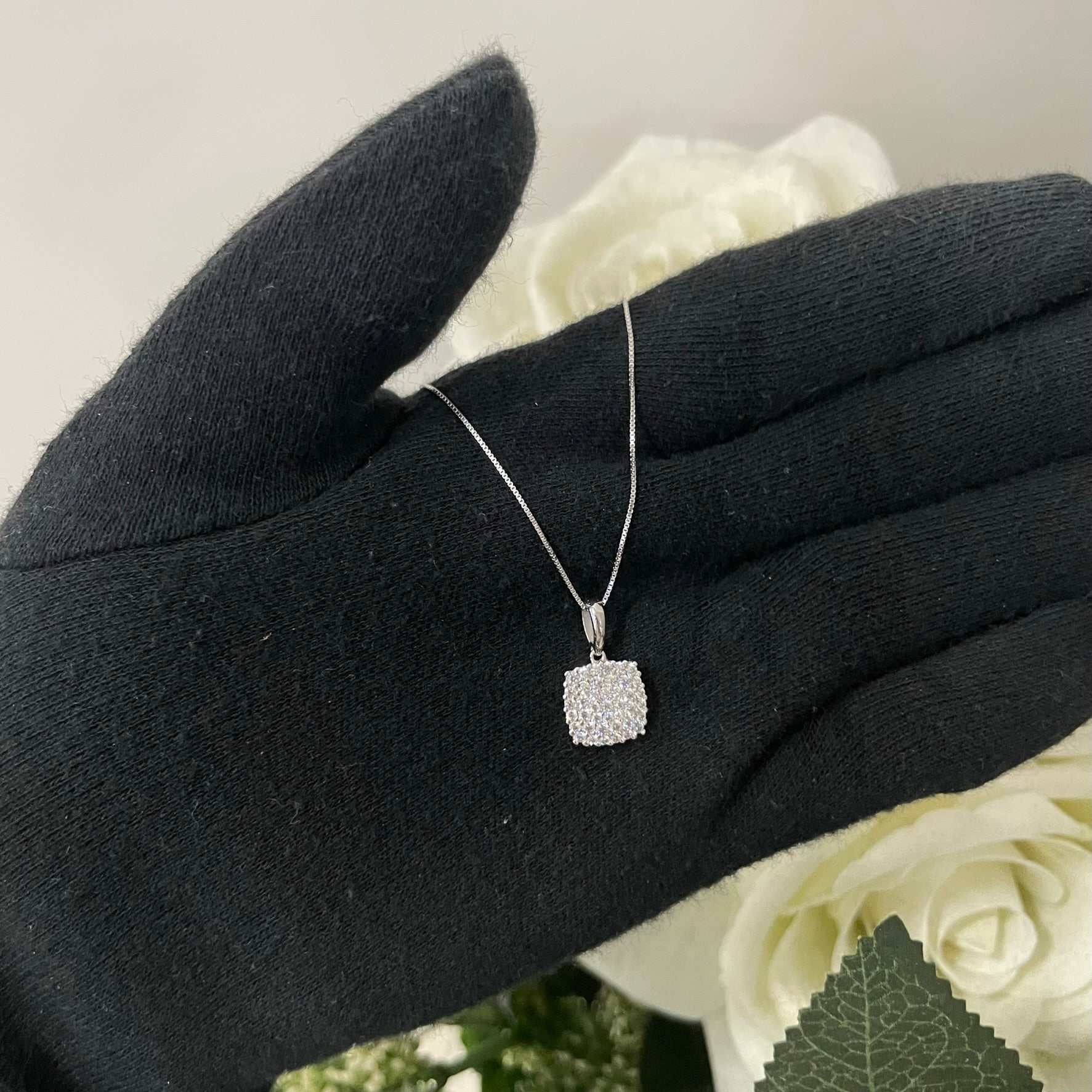 Collana Con Pendente Donna In Oro 9K E Zirconia Cubica: Gioiello Elegante Citerna In Confezione Regalo