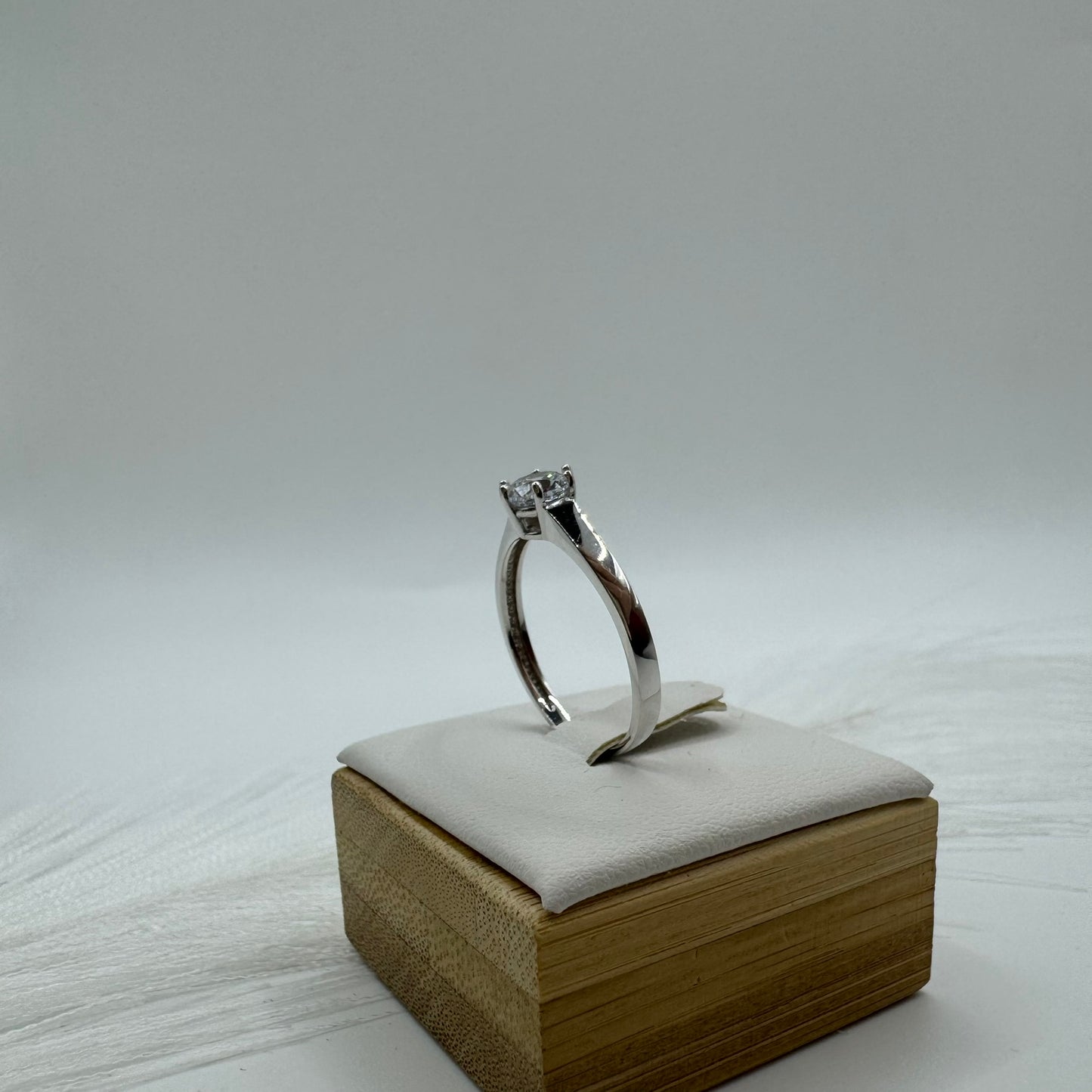 Anello solitario zirconi e oro