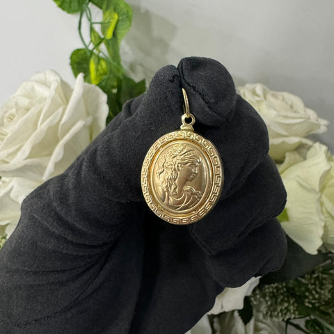 Pendente medaglia dea bombè oro
