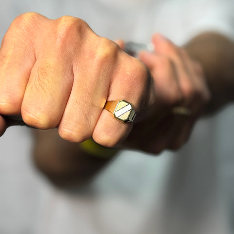 Anello Uomo scudo multicolor oro