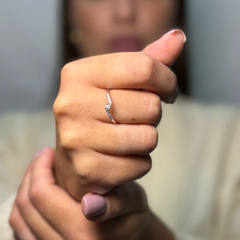 Anello solitario con laterali E-F/ IF-VVS oro e diamante