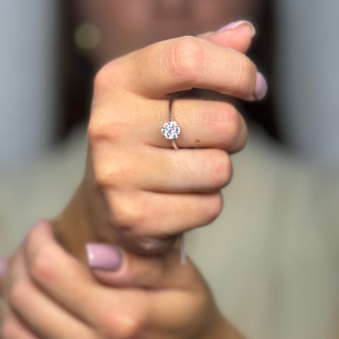 Anello solitario fiore con zirconi oro