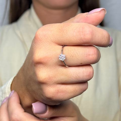 Anello Solitario fiore con zirconi oro