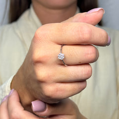 Anello Solitario fiore con zirconi oro