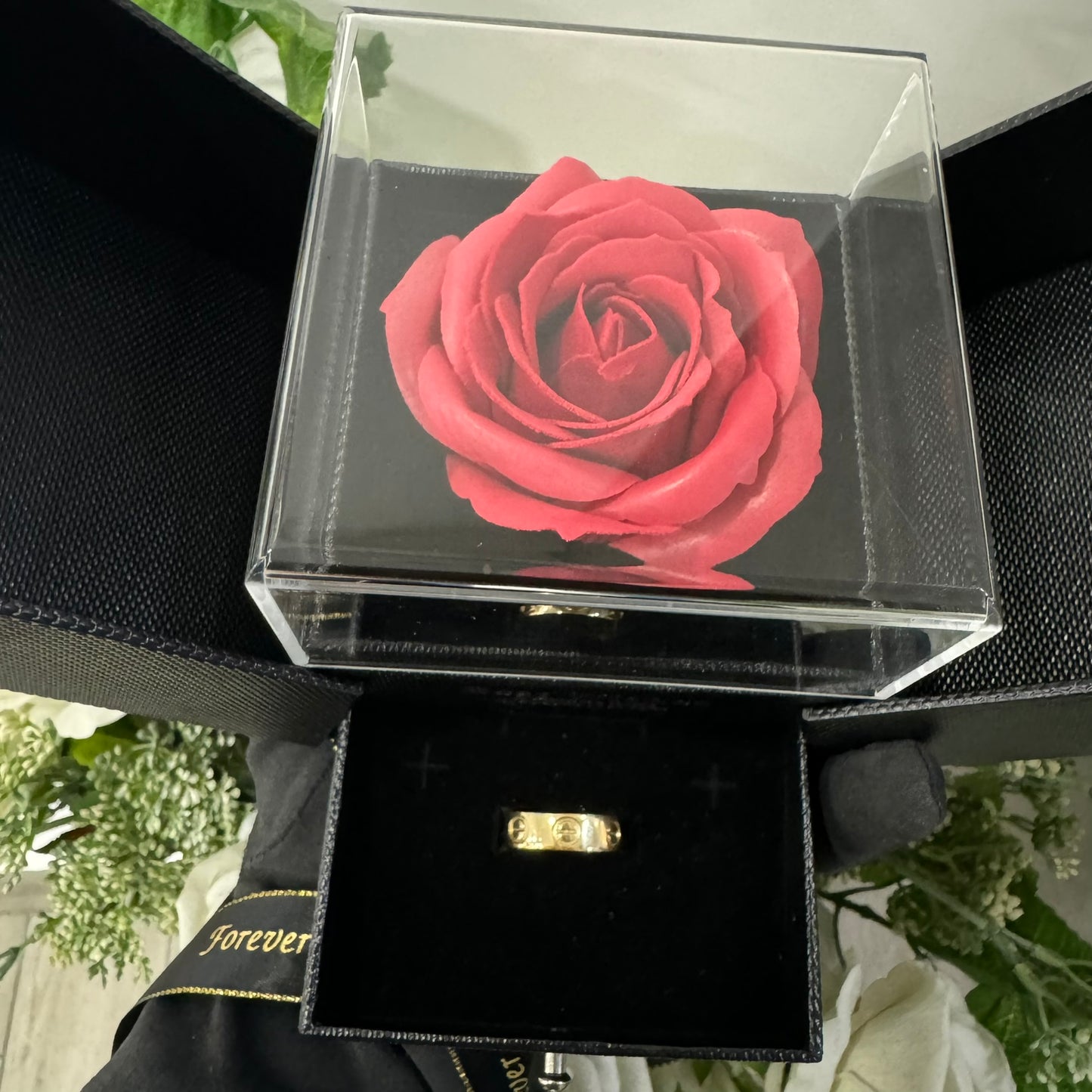 Box Anello fascia testa chiodi oro