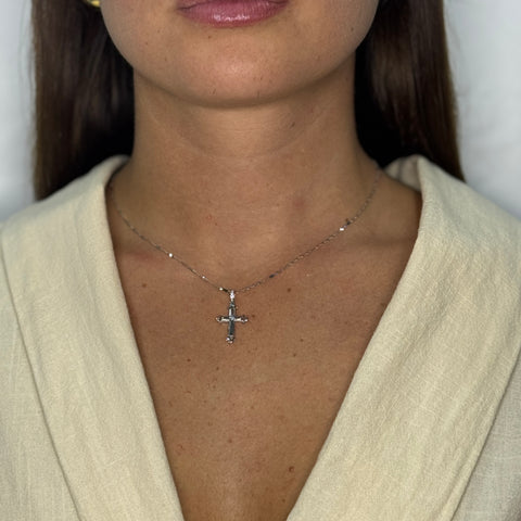 Collana con croce oro e diamanti