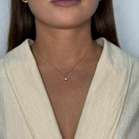 Collana con punto luce con zirconi oro
