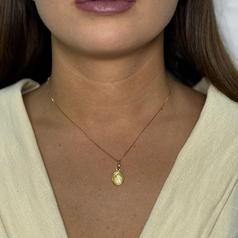 Collana con dea oro