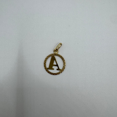 Pendente cerchio lettera oro