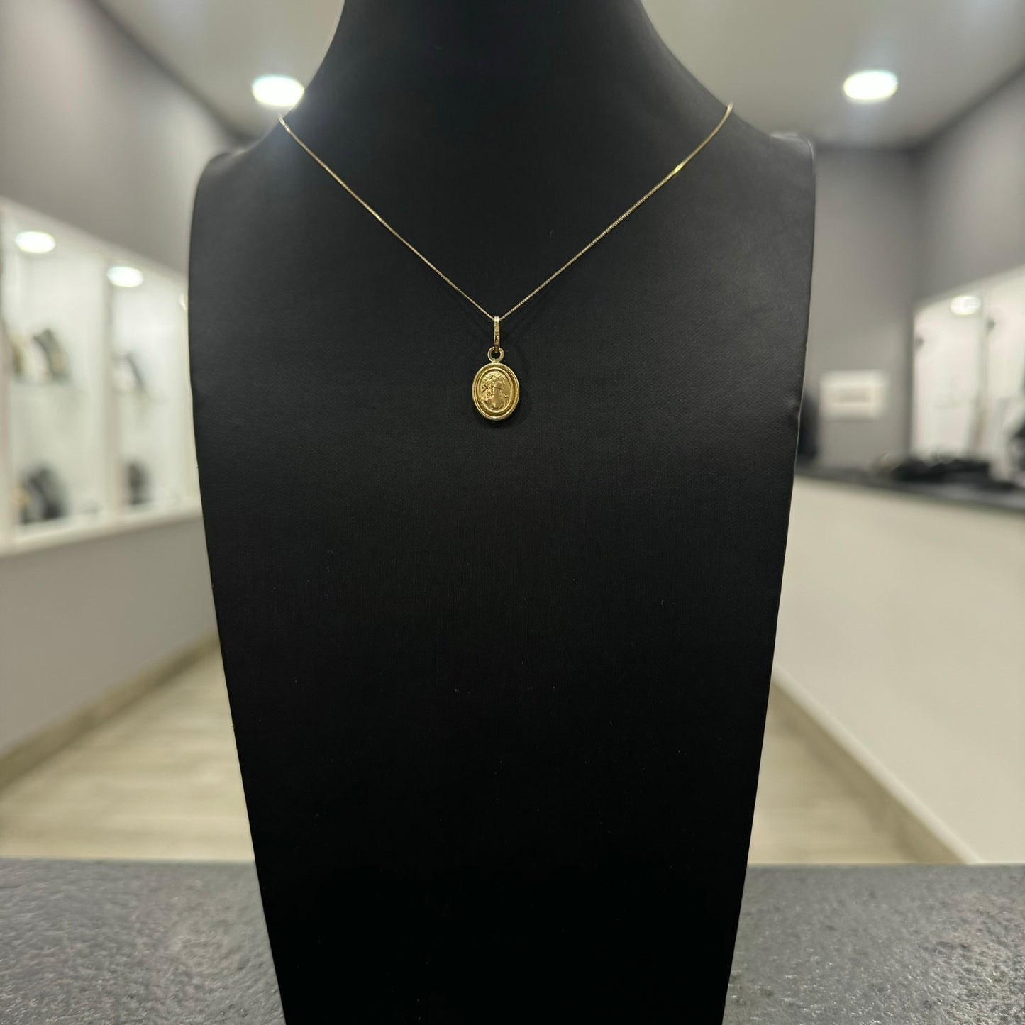 Collana veneziana con pendente dea oro