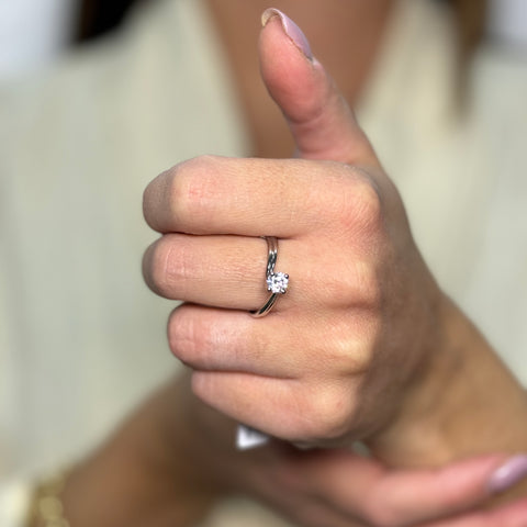 Anello solitario con zircone oro
