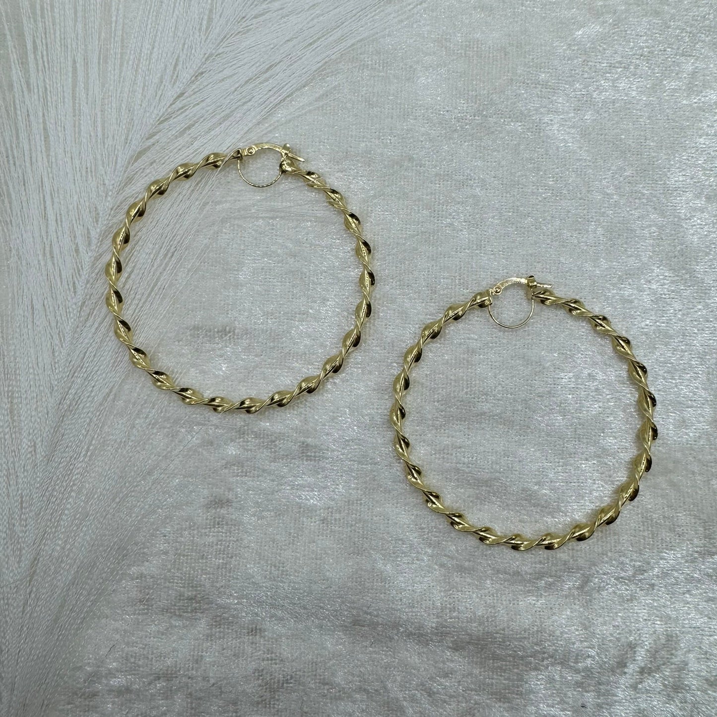 Orecchini cerchio torchon liscio oro
