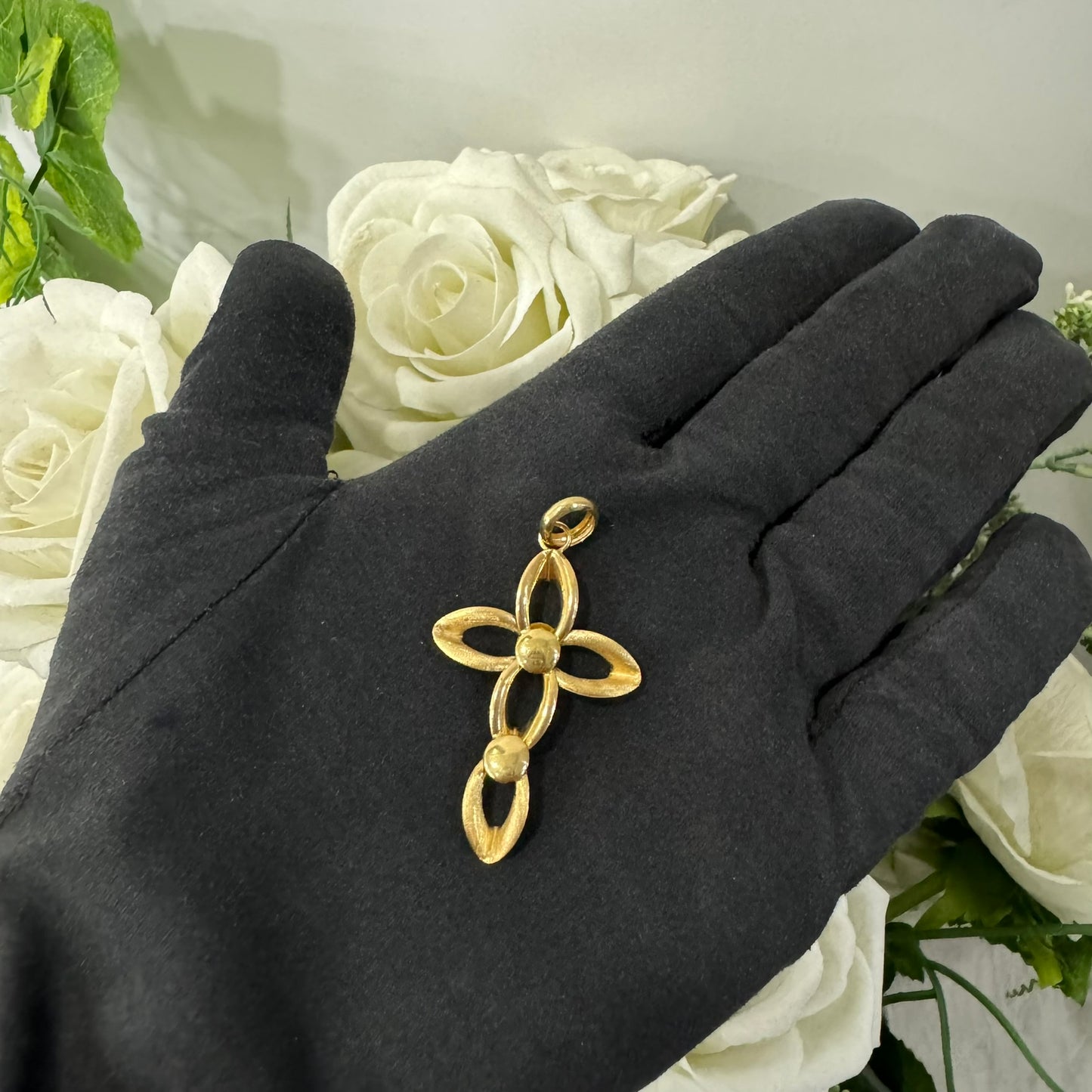Pendente croce fiore oro