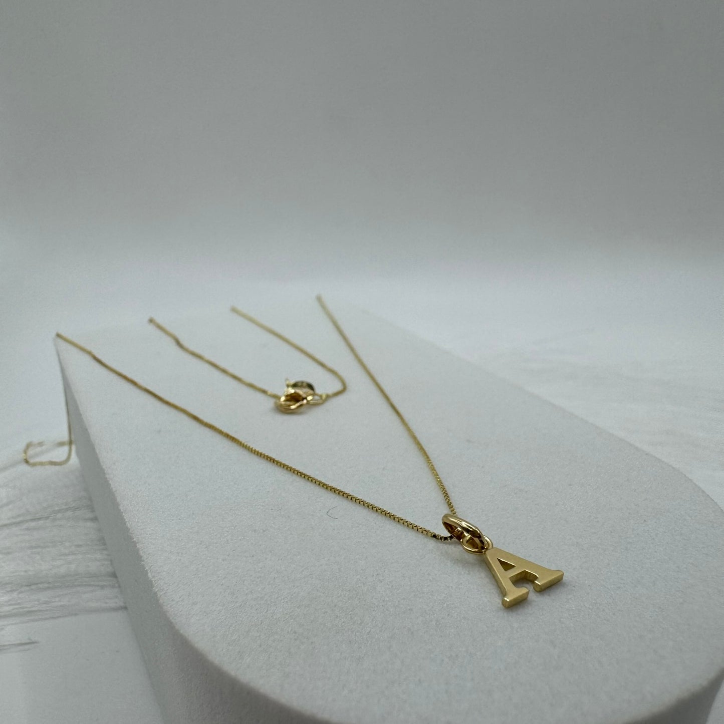 Collana veneziana con lettera oro