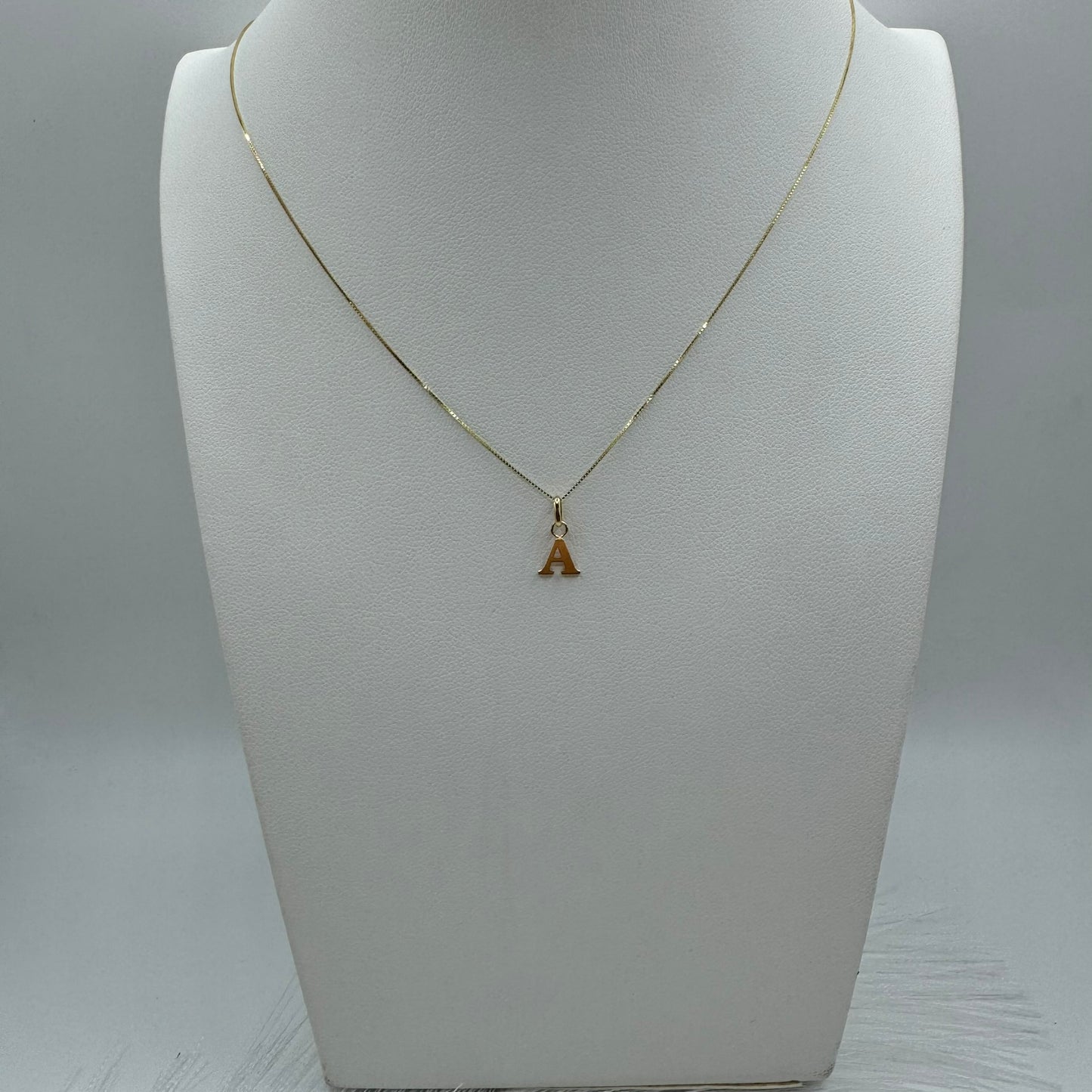 Collana veneziana con lettera oro