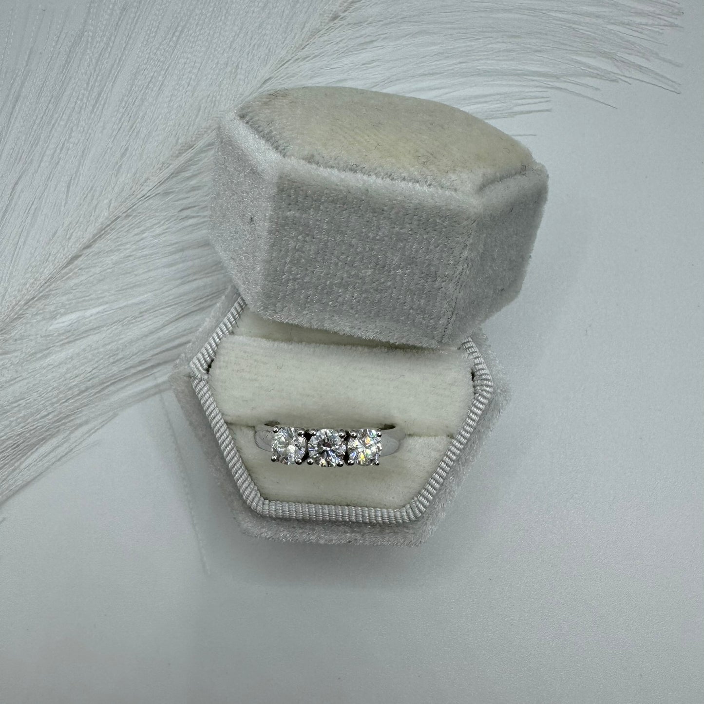 Anello trilogy G-H/ VS oro e diamanti