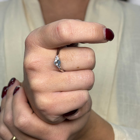 Anello Solitario con Topazio e diamanti E-F/ IF-VVS oro