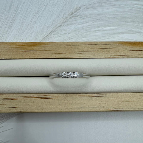 Anello trilogy  F / VS oro e diamanti