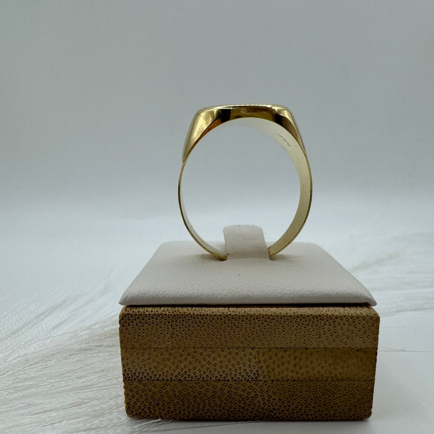 Anello scudo uomo oro