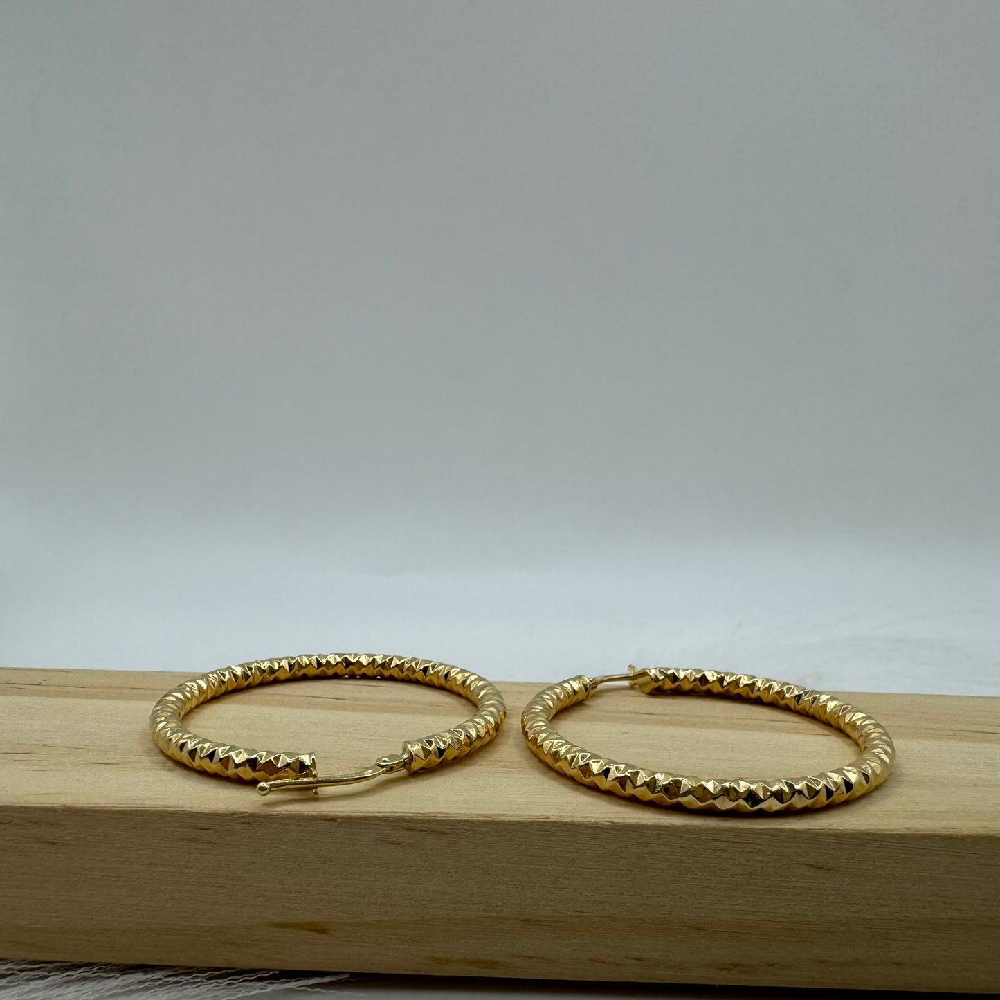 Orecchini cerchio martellato oro