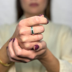 Anello fascia con zirconi oro
