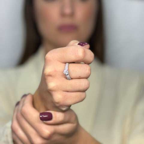 Anello Solitario pavè con zirconi oro