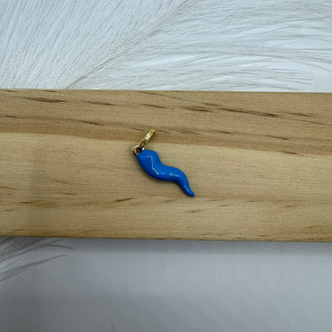 Pendente corno smaltato oro