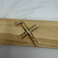 Pendente croce con greca oro
