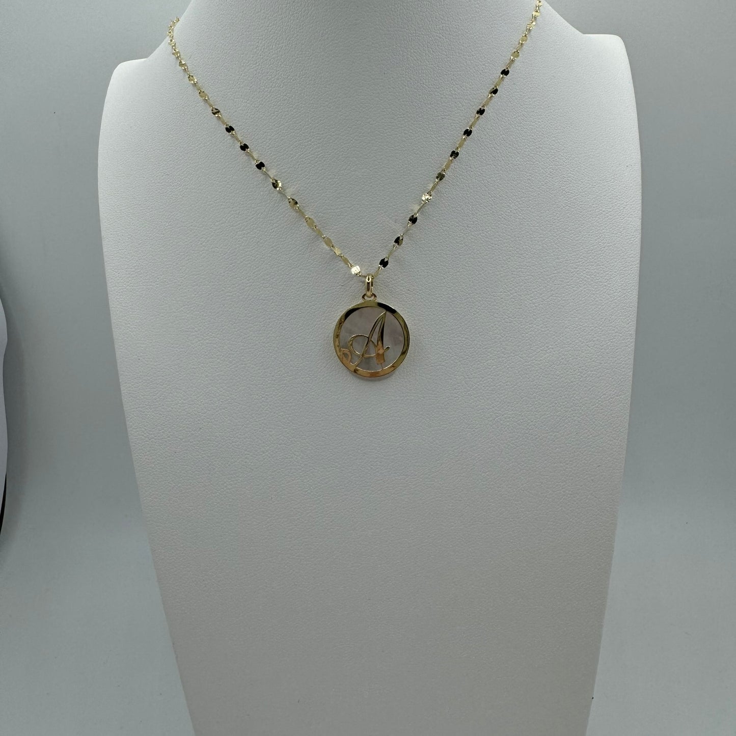 Collana specchiatina con lettera cerchio oro
