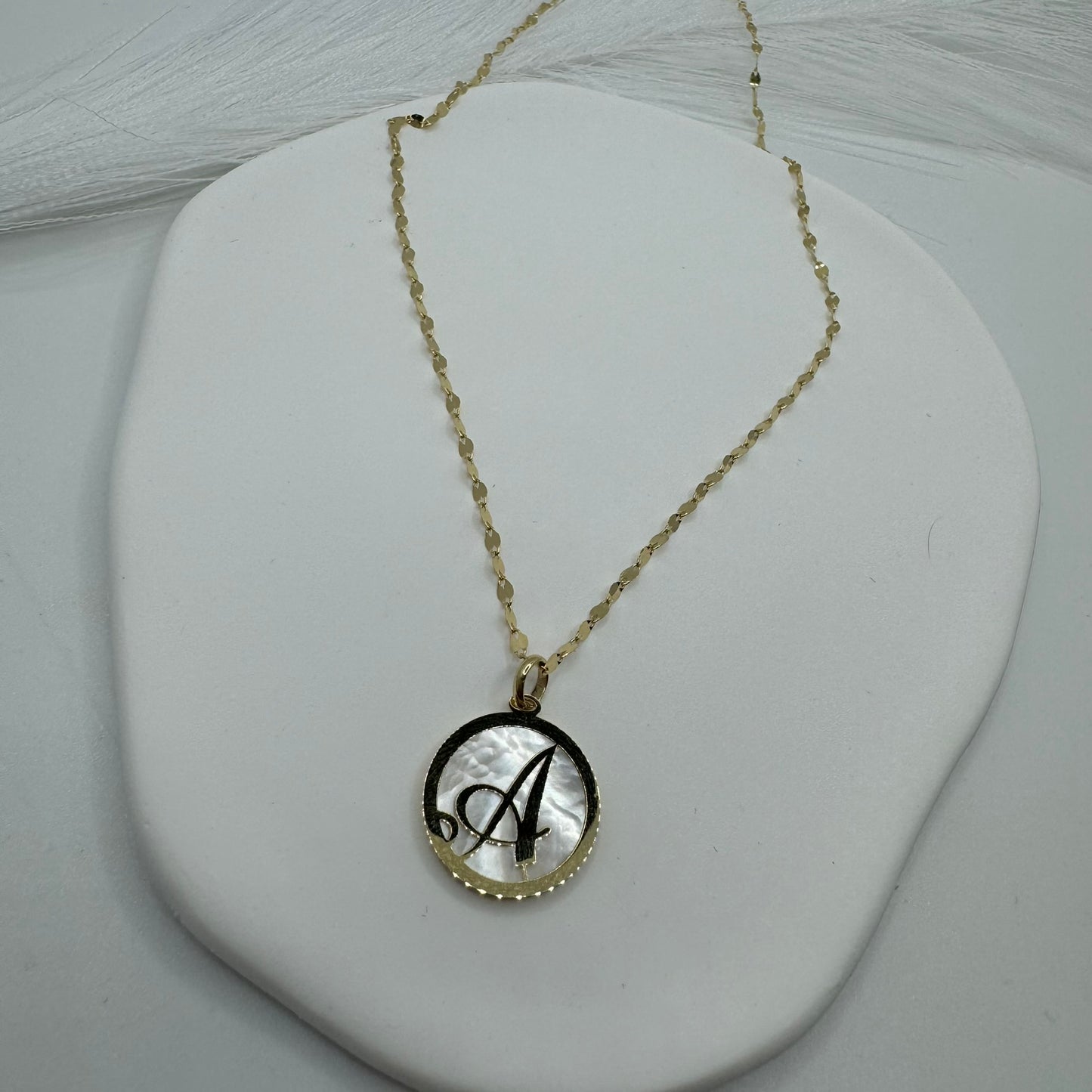 Collana specchiatina con lettera cerchio oro