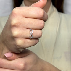 Anello infinito con zirconi oro