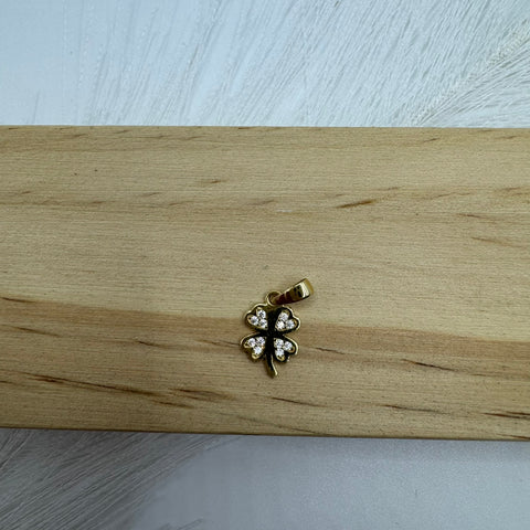 Pendente quadrifoglio con zirconi oro