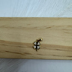 Pendente quadrifoglio con zirconi oro