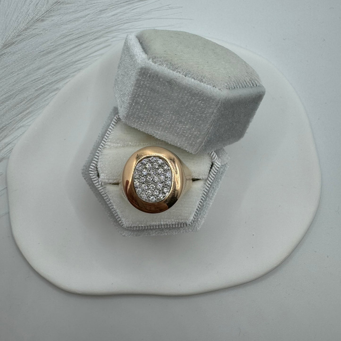 Anello scudo diamanti oro